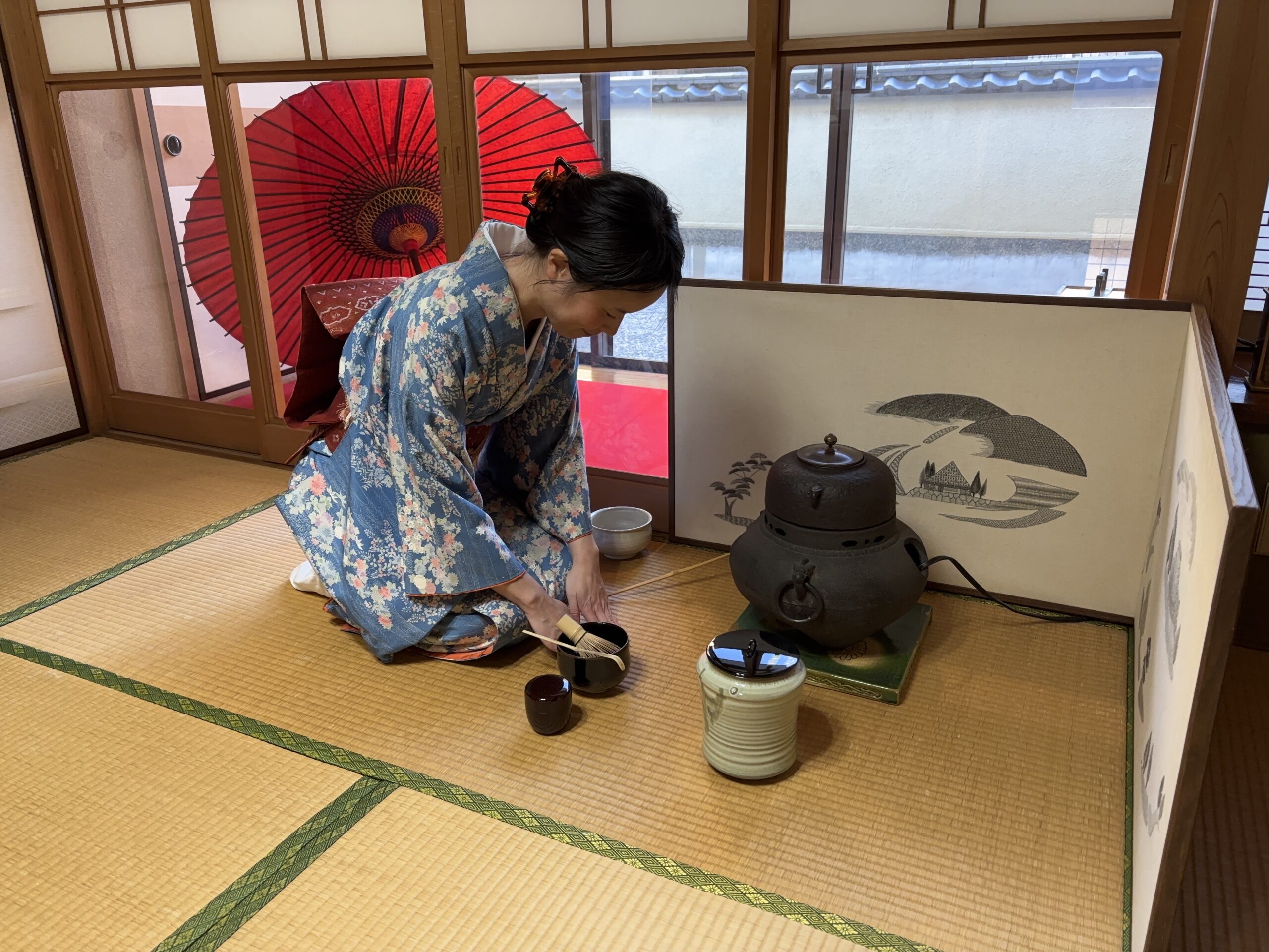 A photo of the tea ceremony.