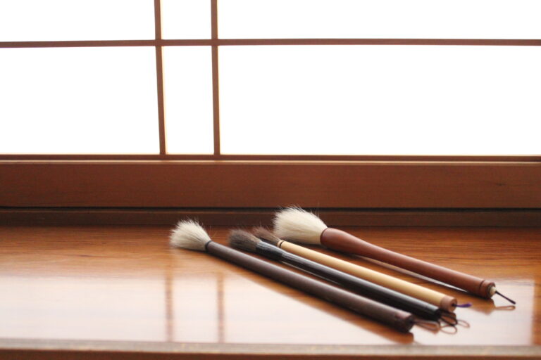 A photo of some brushes.