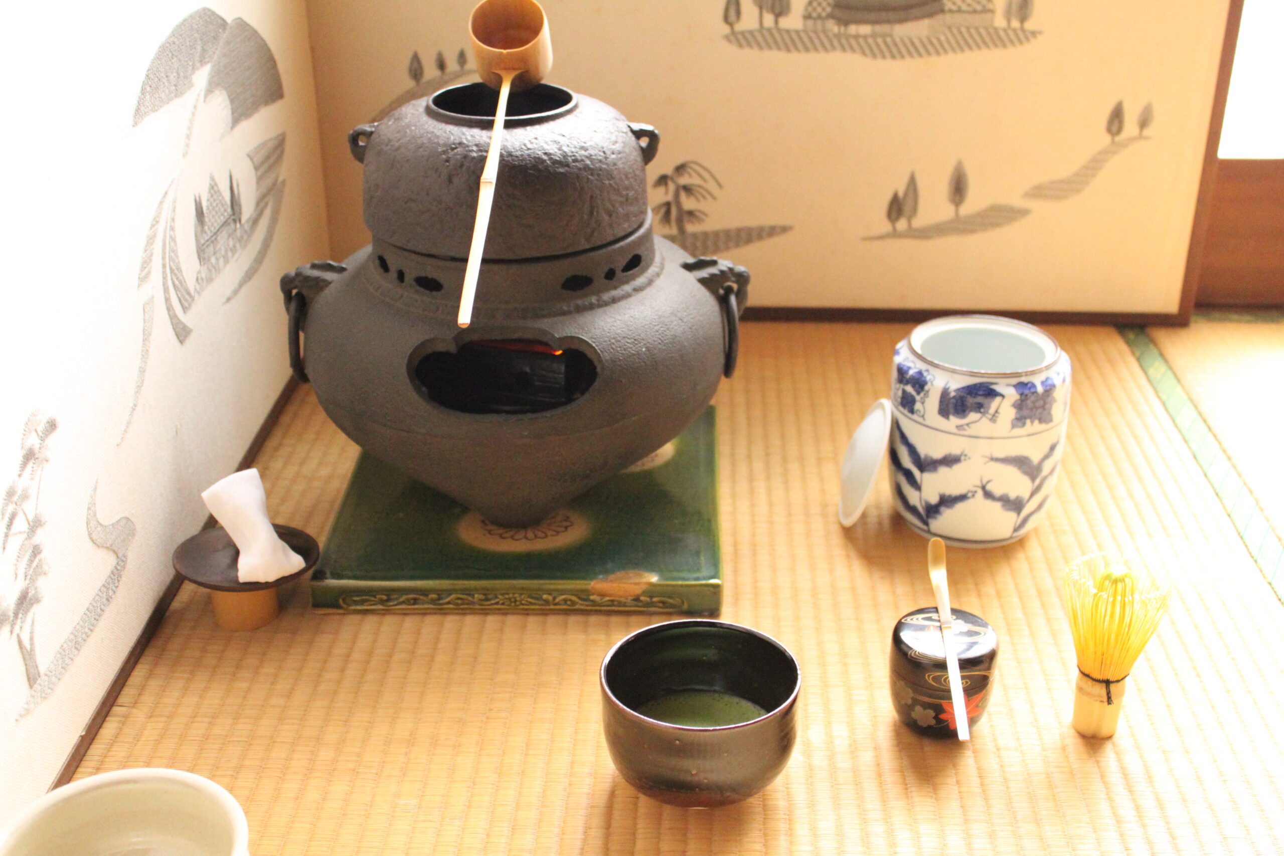 A photo of the tea ceremony utensils.