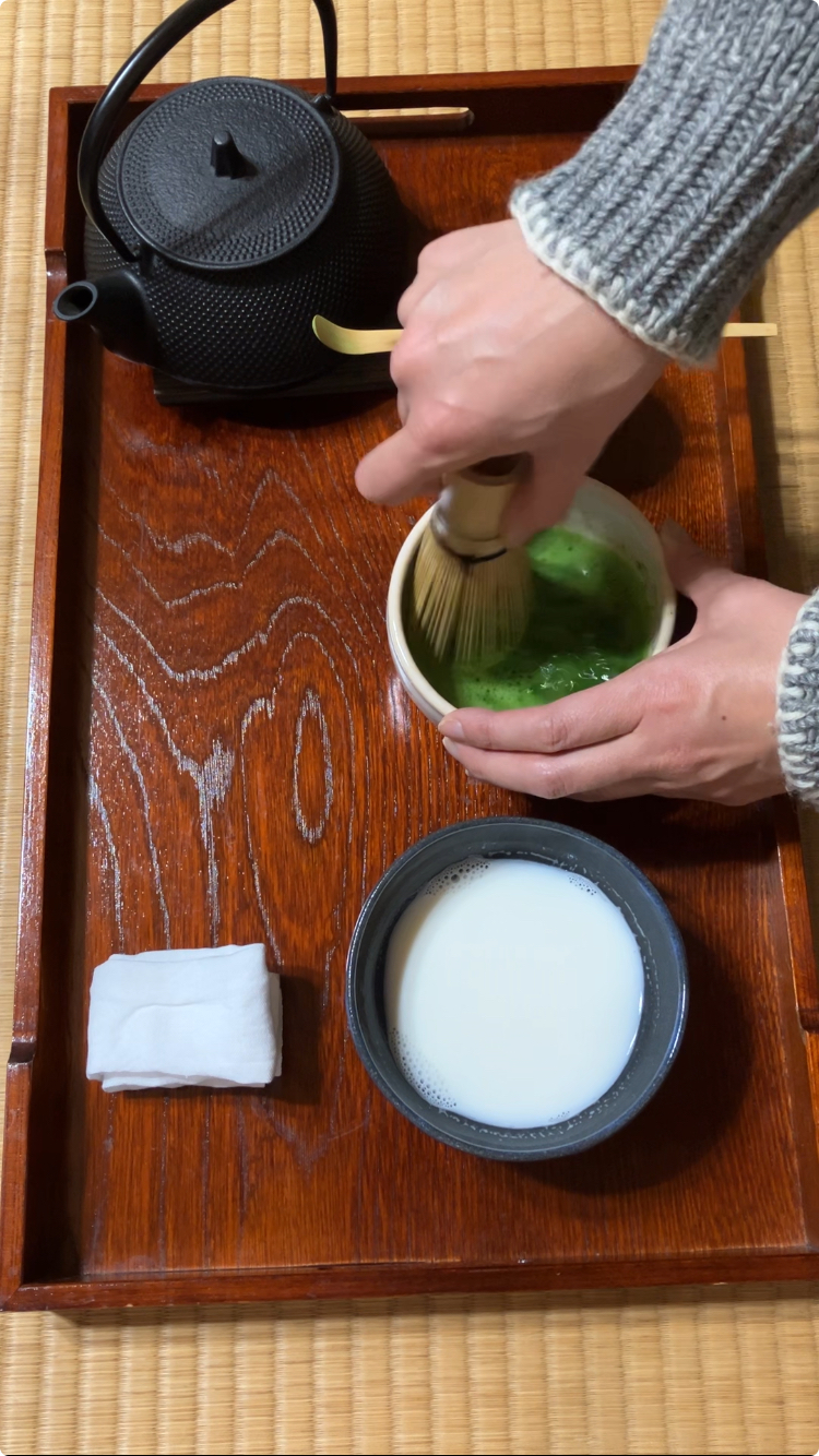 A photo of making a cup of hot matcha latte.