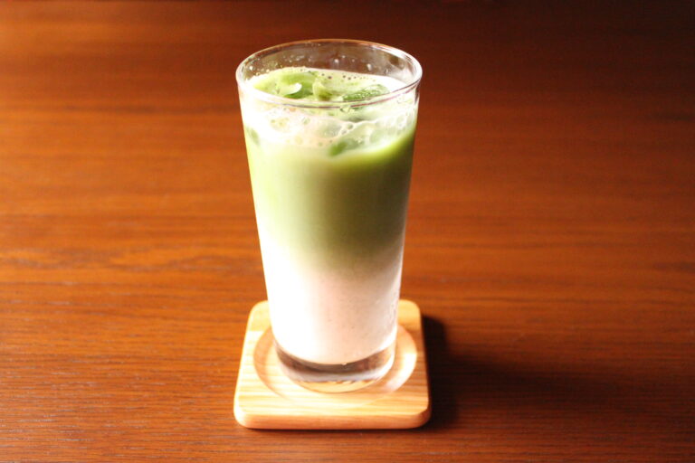 A photo of a glass of matcha latte.