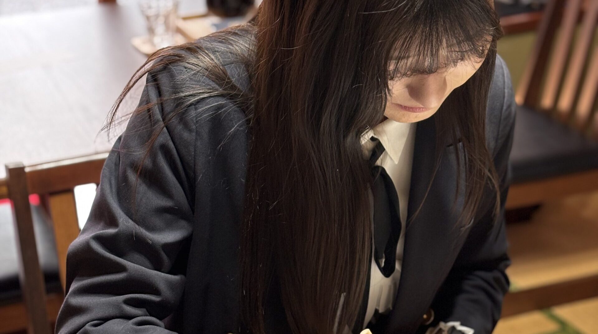 A photo of our guest enjoying calligraphy.