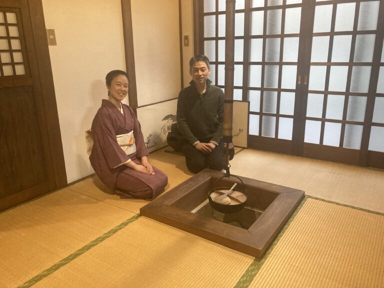 A photo of our guest and the owner by the irori hearth.