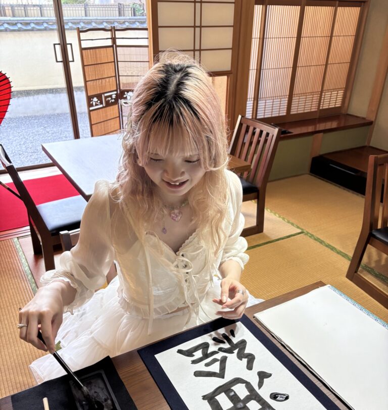 A photo of our guest enjoying the calligraphy.