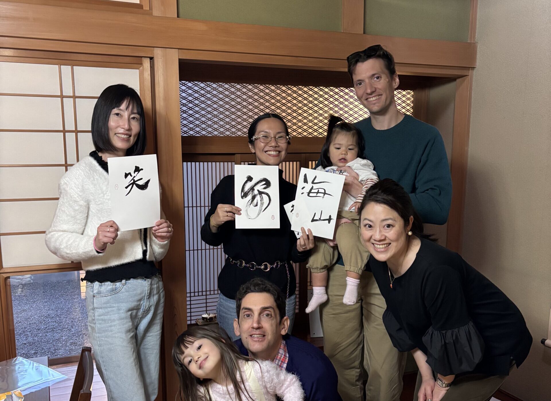 A group photo with Calligrapher Eri.
