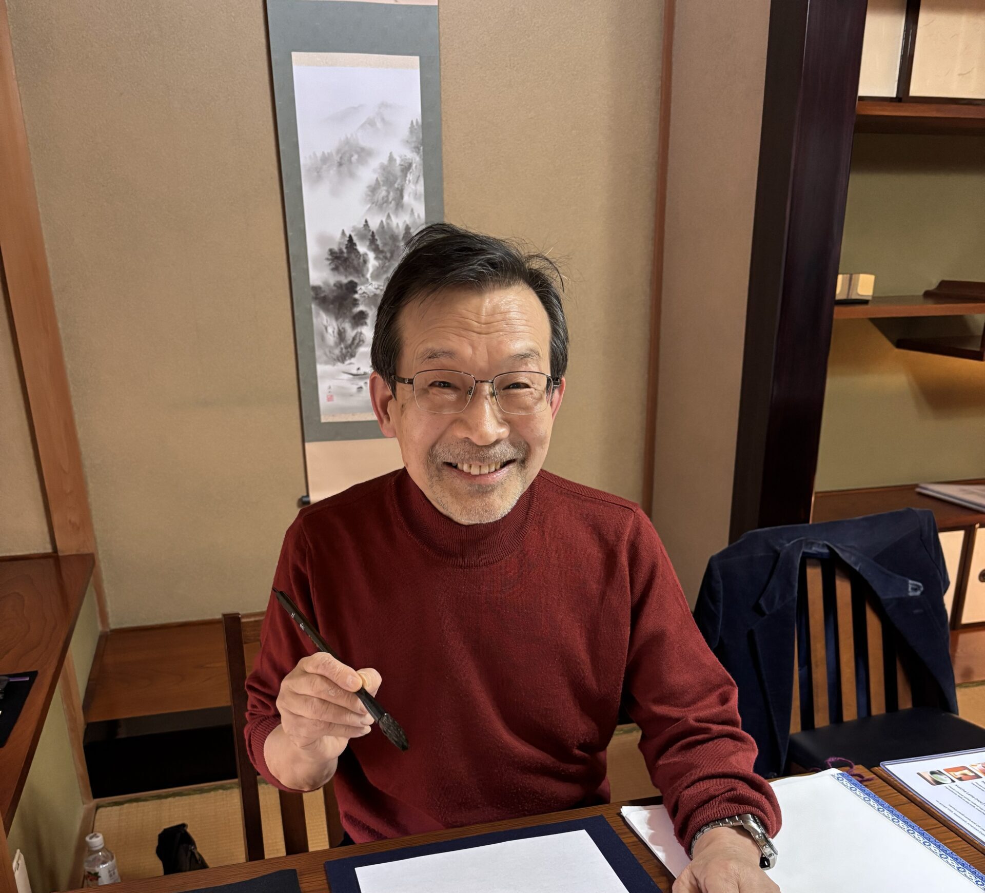 The guest wrote "Eternity" in calligraphy.