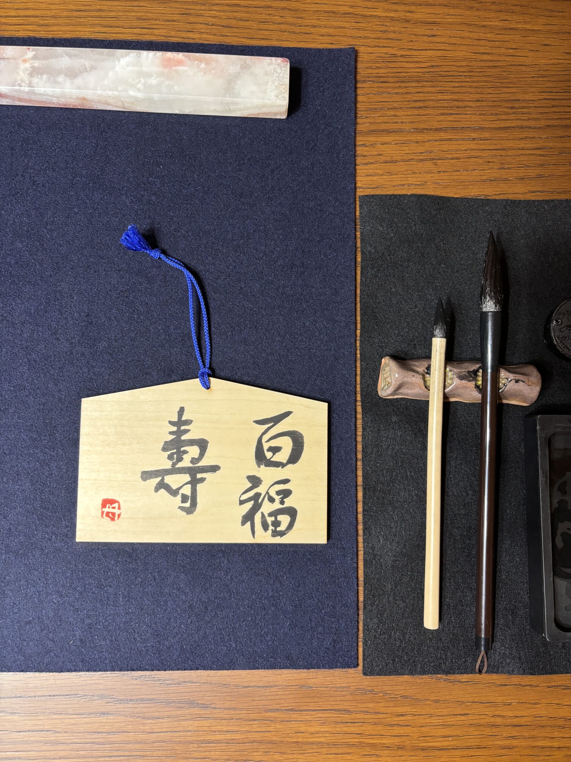 "百福寿", an auspicious characters written in calligraphy on a wooden board.