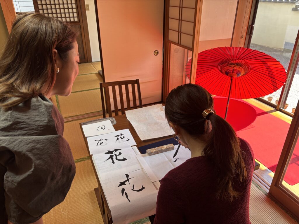 Participants and Eli during the lesson