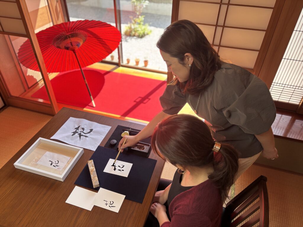 Participants and Eli during the lesson