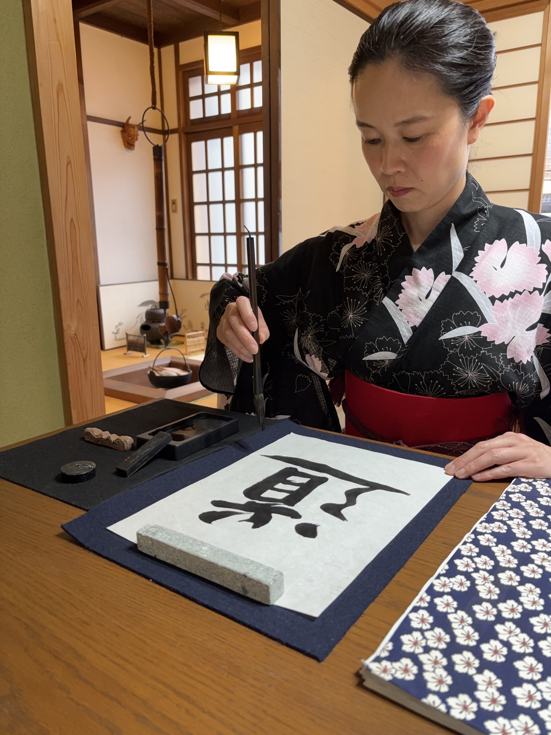Writing 道 - michi, "road" in calligraphy.
