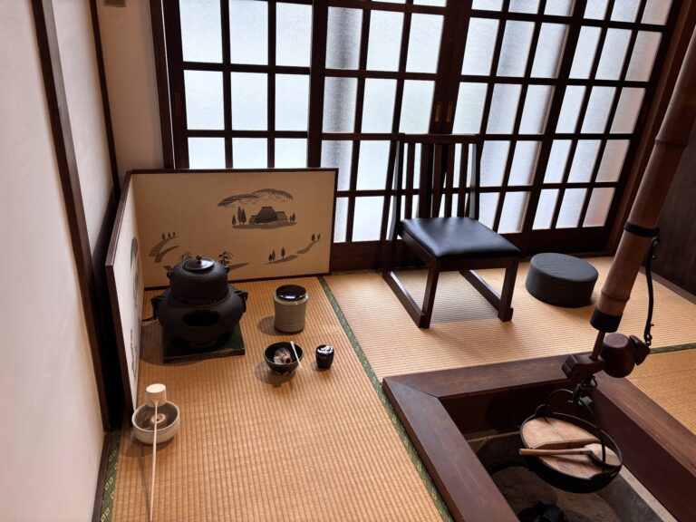 A chair and a cushion in the tea ceremony.